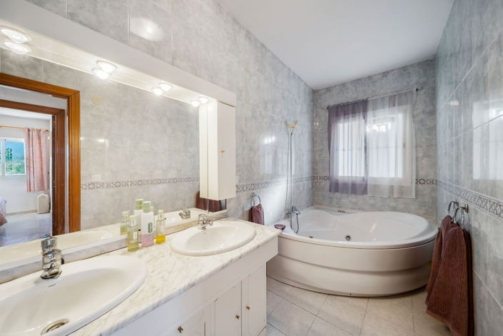 Image No.16-3 Bed Villa for sale