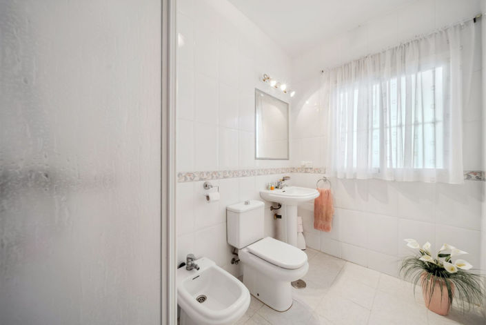 Image No.18-3 Bed Villa for sale