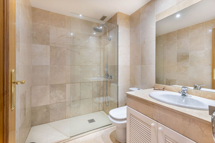 Image No.27-4 Bed Apartment for sale