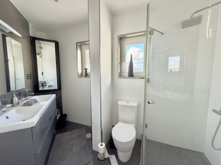 Image No.24-3 Bed Apartment for sale