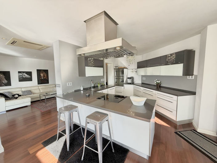 Image No.8-3 Bed Apartment for sale