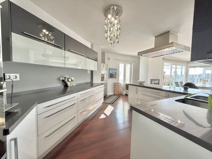 Image No.9-3 Bed Apartment for sale