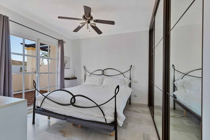 Image No.18-4 Bed Townhouse for sale