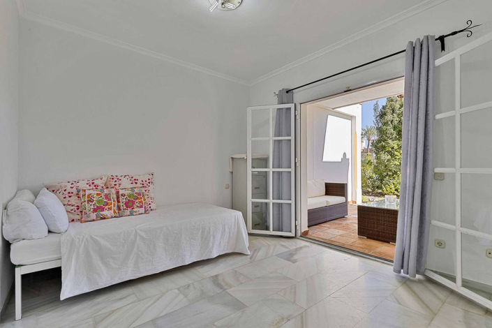 Image No.21-4 Bed Townhouse for sale