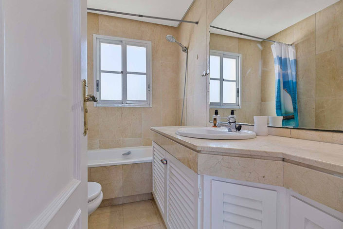 Image No.27-4 Bed Townhouse for sale