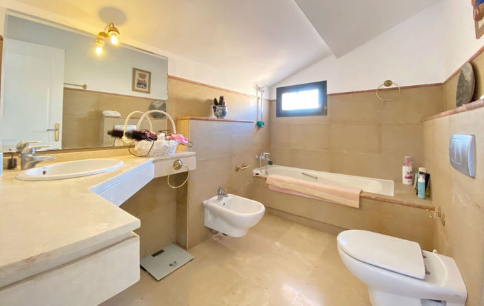 Image No.30-3 Bed Apartment for sale