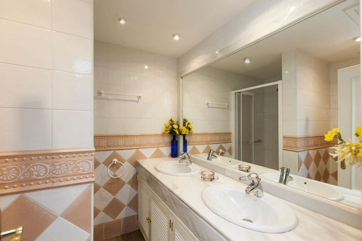 Image No.18-2 Bed Apartment for sale