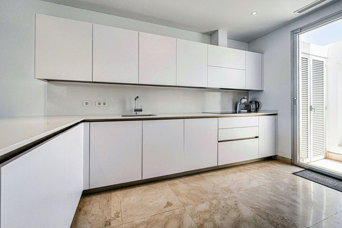 Image No.13-4 Bed Townhouse for sale