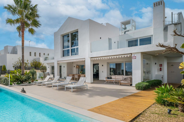 Image No.1-5 Bed Villa for sale