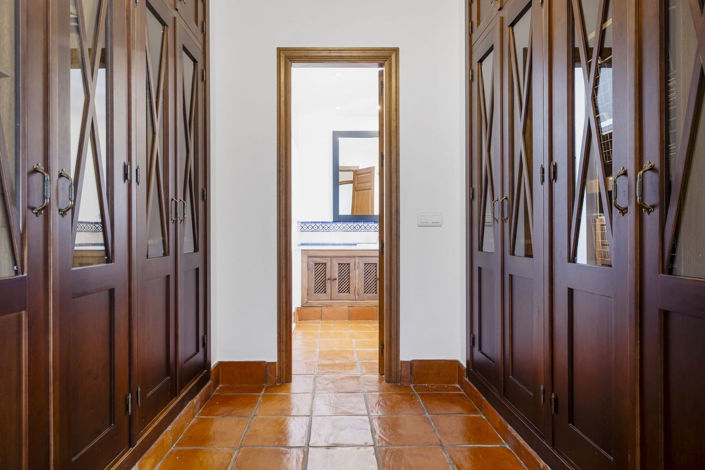 Image No.13-4 Bed Townhouse for sale