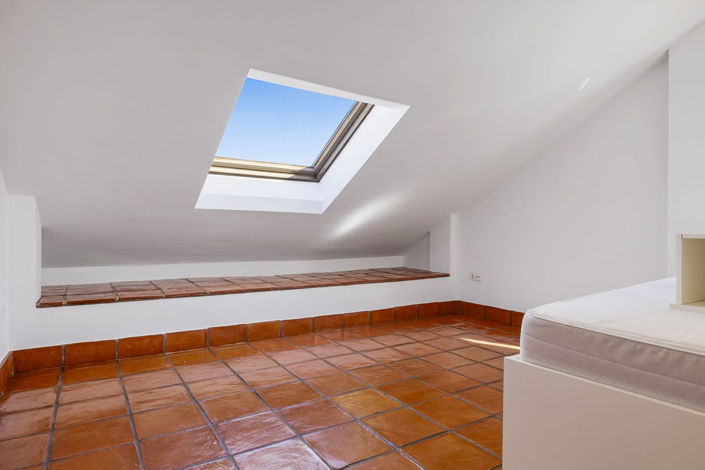 Image No.20-4 Bed Townhouse for sale