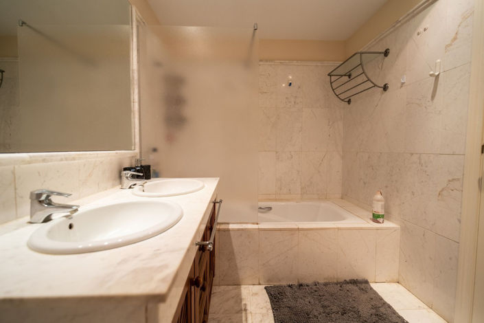 Image No.18-2 Bed Apartment for sale