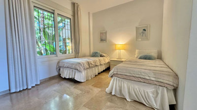 11-20939a0134ad724a8cb2a801094d15a4