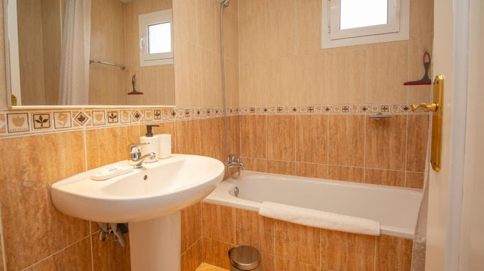 Image No.18-2 Bed Apartment for sale