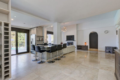 12-53013098fcab6c38b1379cd33298e050