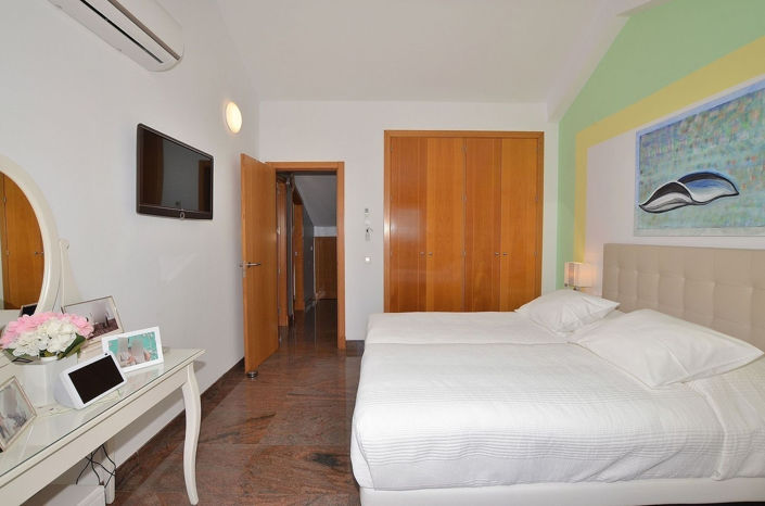 Image No.24-3 Bed Apartment for sale