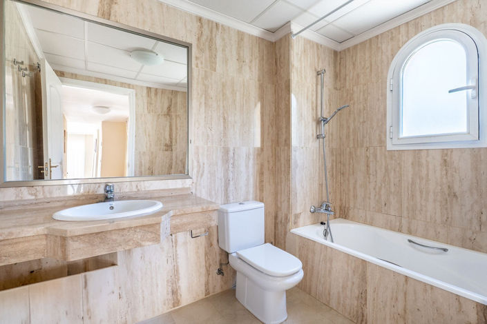 Image No.21-3 Bed Apartment for sale