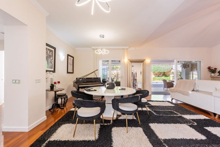 Image No.10-6 Bed Villa for sale