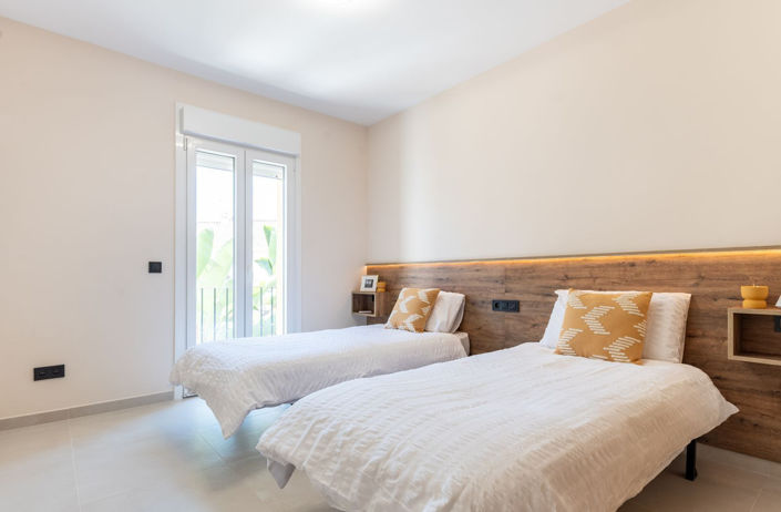 Image No.16-4 Bed Townhouse for sale