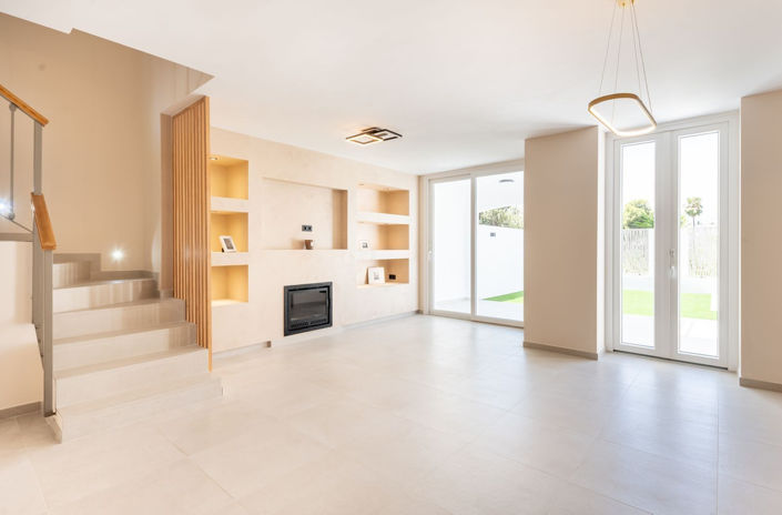 Image No.4-4 Bed Townhouse for sale