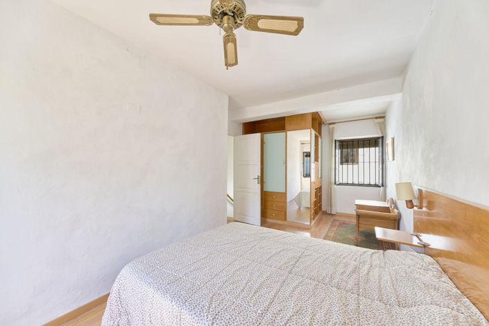 Image No.12-3 Bed Townhouse for sale