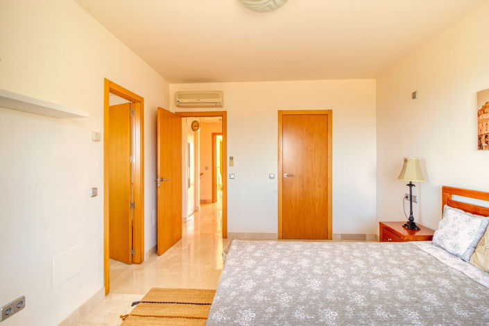 Image No.15-4 Bed Townhouse for sale