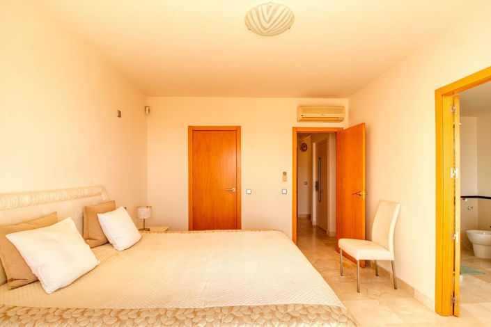 Image No.19-4 Bed Townhouse for sale