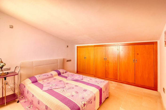 Image No.23-4 Bed Townhouse for sale