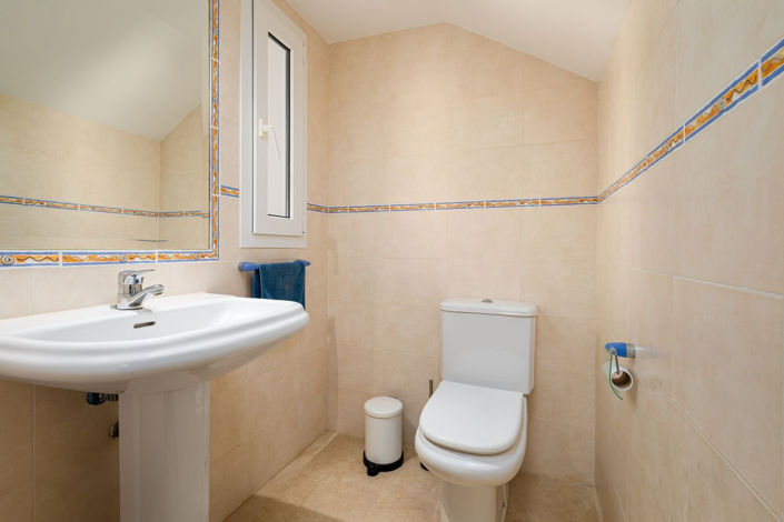 Image No.20-3 Bed Townhouse for sale