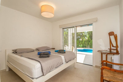 10-bb915d1cb19341576dcdc994b81ab9c5