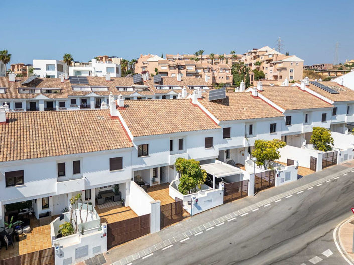 Image No.2-3 Bed Townhouse for sale