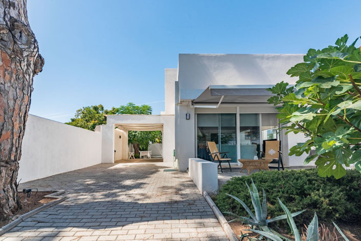 Image No.2-4 Bed Villa for sale