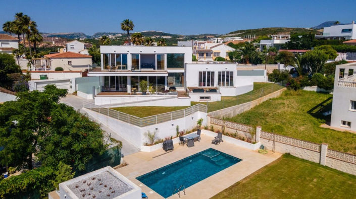 Image No.1-6 Bed Villa for sale