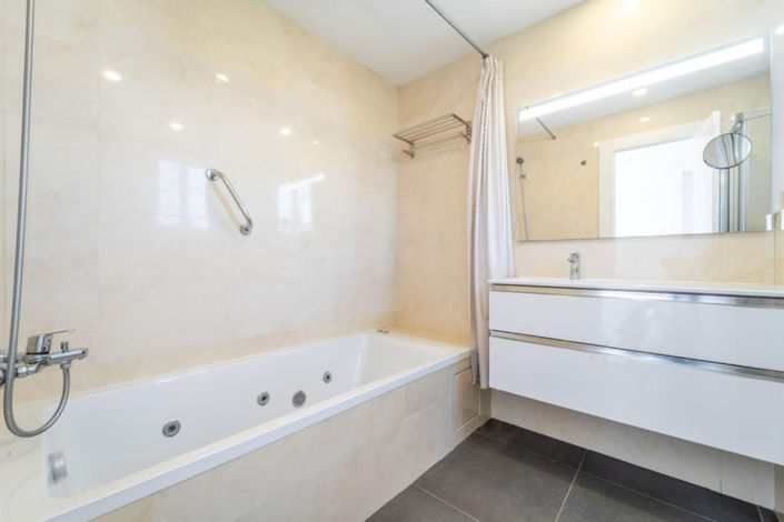 Image No.18-6 Bed Villa for sale