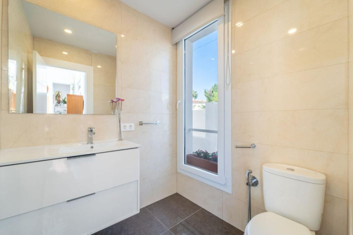 Image No.20-6 Bed Villa for sale