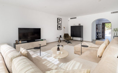 10-bb915d1cb19341576dcdc994b81ab9c5