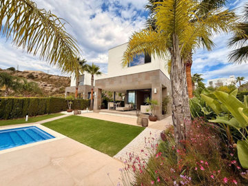 4 Bed Villa for sale