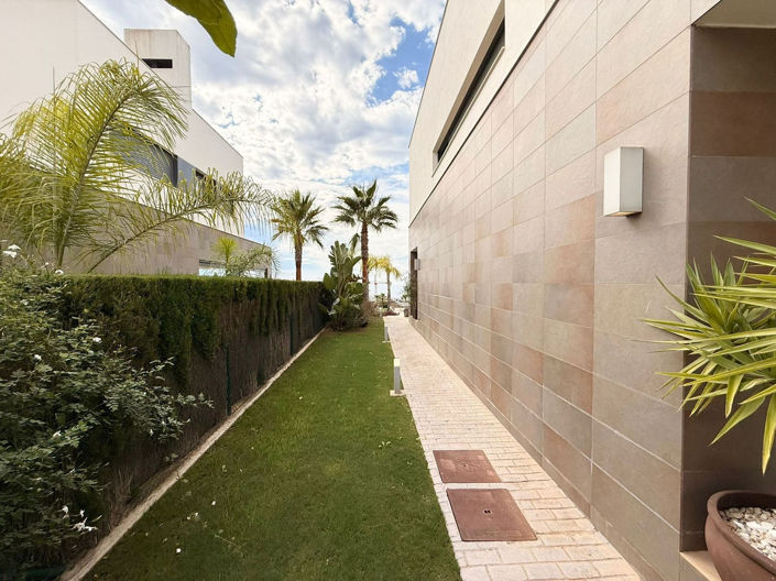 Image No.19-4 Bed Villa for sale