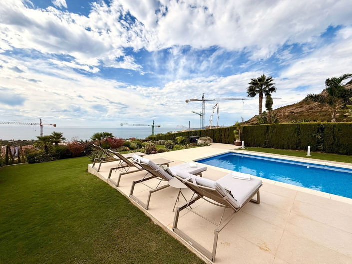 Image No.4-4 Bed Villa for sale