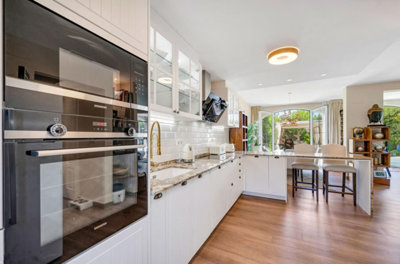 11-20939a0134ad724a8cb2a801094d15a4