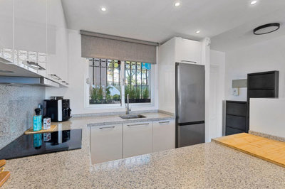 13-5fd73dea700db77384c091ca9818b1a9