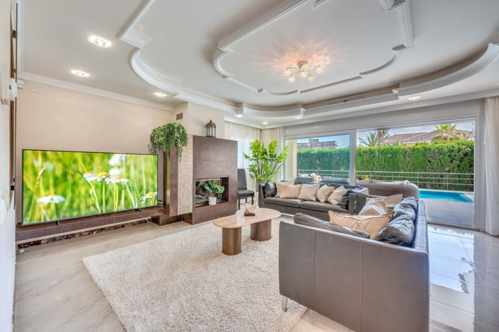 Image No.8-6 Bed Villa for sale