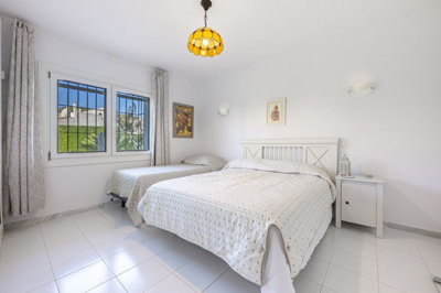 12-53013098fcab6c38b1379cd33298e050