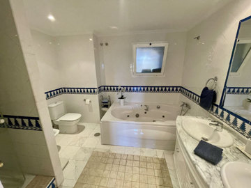 12-53013098fcab6c38b1379cd33298e050