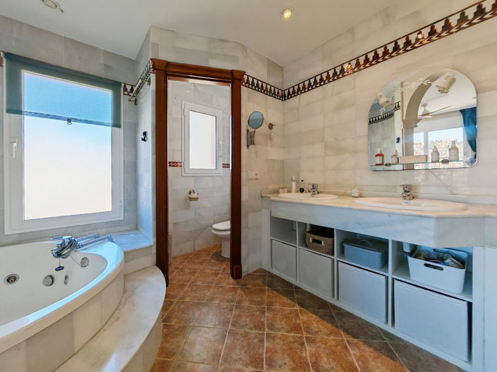 Image No.18-3 Bed Villa for sale