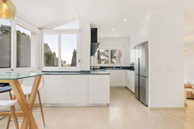 12-53013098fcab6c38b1379cd33298e050