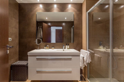 12-53013098fcab6c38b1379cd33298e050