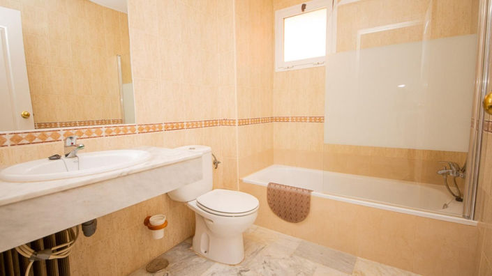 Image No.18-2 Bed Apartment for sale