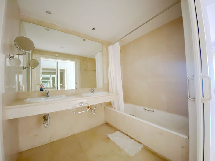 Image No.18-3 Bed Apartment for sale