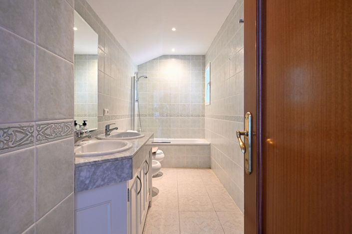 Image No.19-4 Bed Townhouse for sale